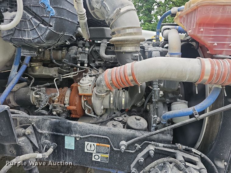 image for item EJ5622 2018 Peterbilt  567 dump truck