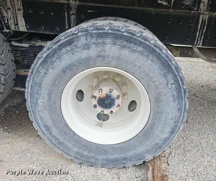 image for item EJ5622 2018 Peterbilt  567 dump truck