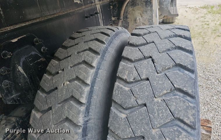 image for item EJ5622 2018 Peterbilt  567 dump truck