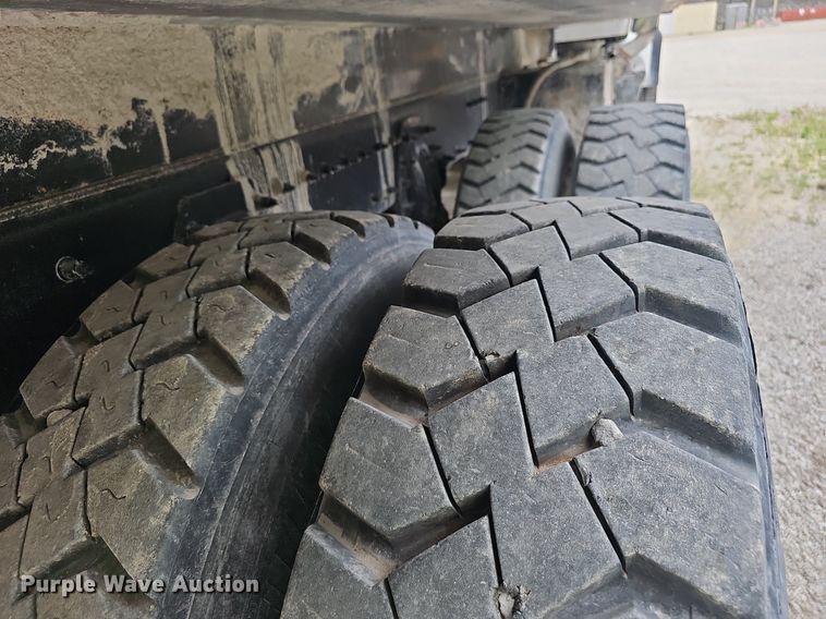 image for item EJ5622 2018 Peterbilt  567 dump truck