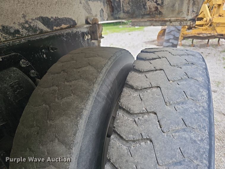 image for item EJ5622 2018 Peterbilt  567 dump truck