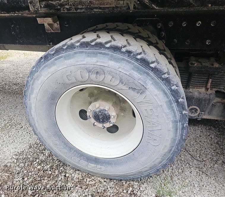 image for item EJ5622 2018 Peterbilt  567 dump truck