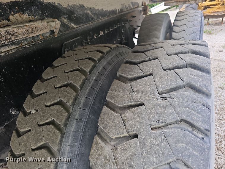 image for item EJ5622 2018 Peterbilt  567 dump truck