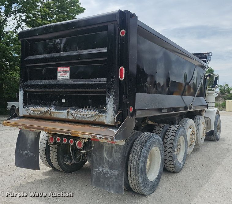 image for item EJ5623 2005 Peterbilt  357 dump truck