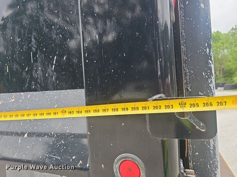 image for item EJ5623 2005 Peterbilt  357 dump truck