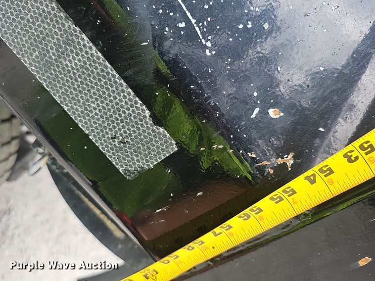 image for item EJ5623 2005 Peterbilt  357 dump truck