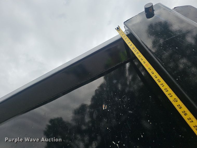 image for item EJ5623 2005 Peterbilt  357 dump truck