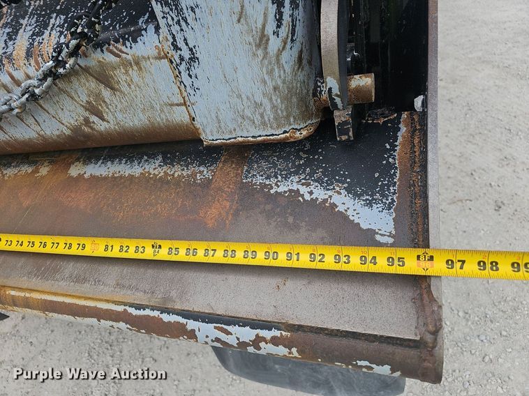 image for item EJ5623 2005 Peterbilt  357 dump truck