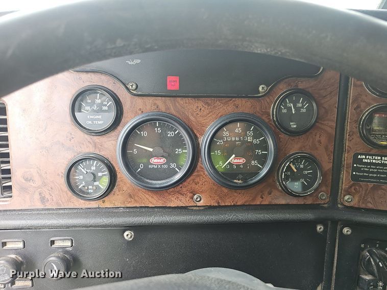 image for item EJ5623 2005 Peterbilt  357 dump truck