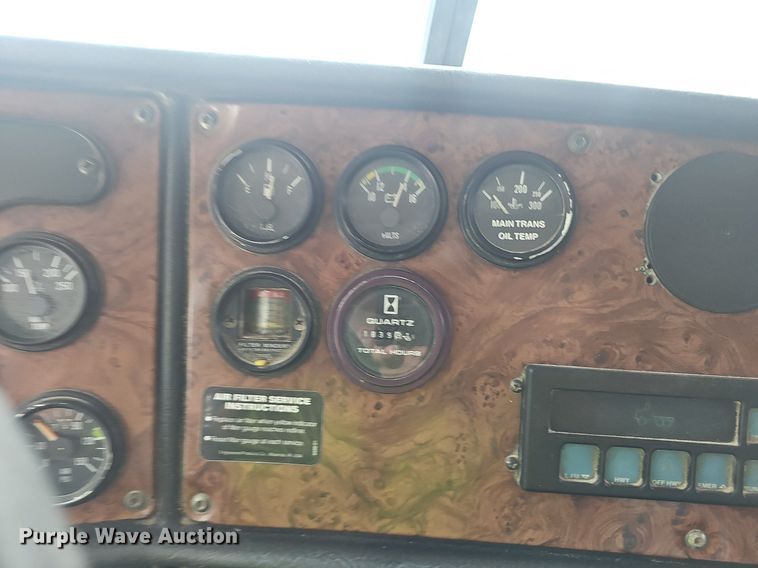 image for item EJ5623 2005 Peterbilt  357 dump truck