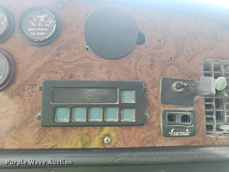 image for item EJ5623 2005 Peterbilt  357 dump truck