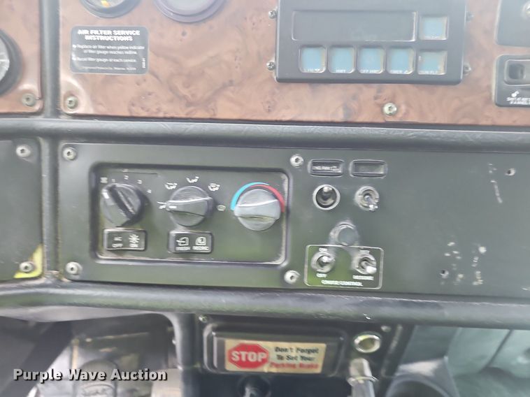 image for item EJ5623 2005 Peterbilt  357 dump truck