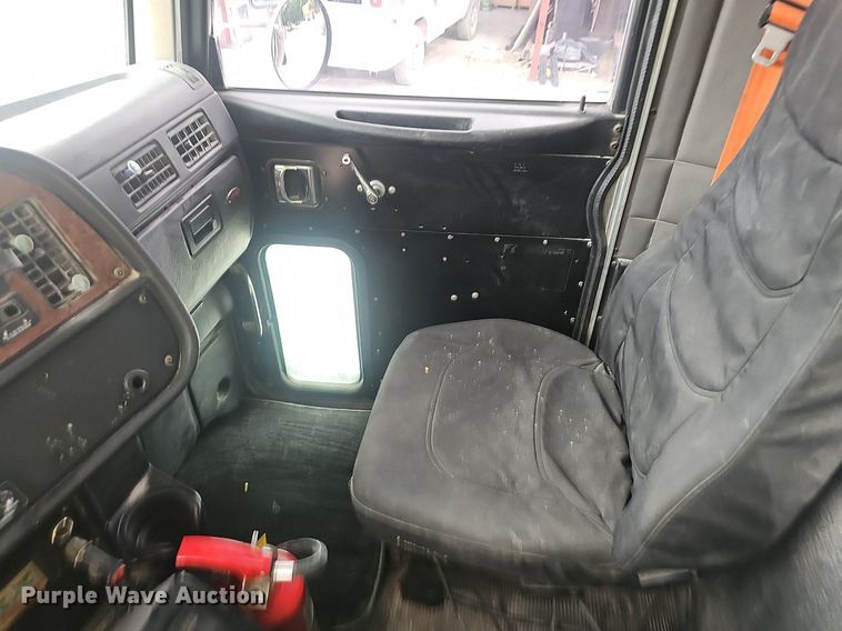 image for item EJ5623 2005 Peterbilt  357 dump truck