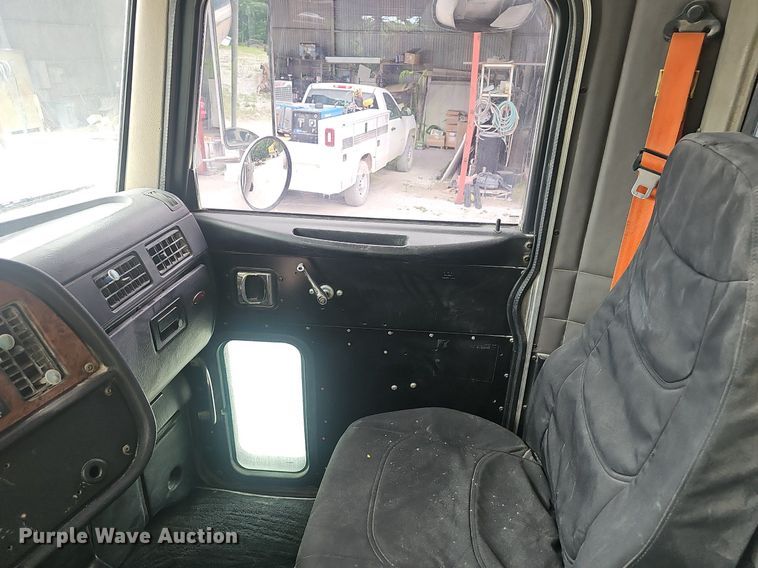 image for item EJ5623 2005 Peterbilt  357 dump truck