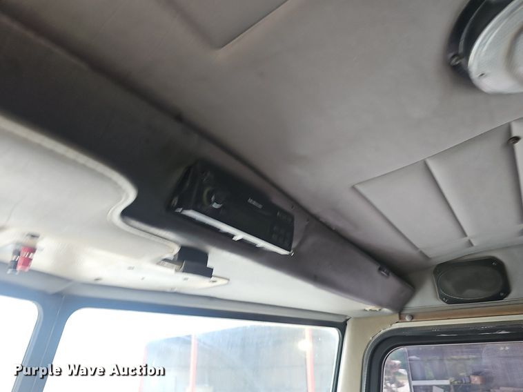 image for item EJ5623 2005 Peterbilt  357 dump truck