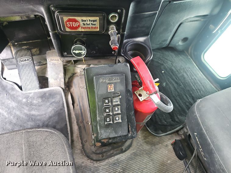 image for item EJ5623 2005 Peterbilt  357 dump truck