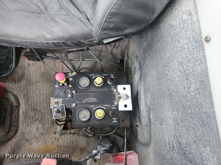 image for item EJ5623 2005 Peterbilt  357 dump truck