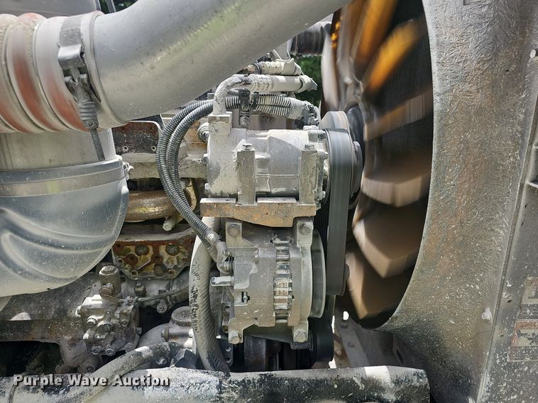 image for item EJ5623 2005 Peterbilt  357 dump truck