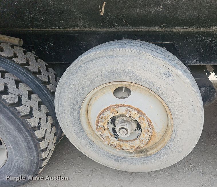 image for item EJ5623 2005 Peterbilt  357 dump truck