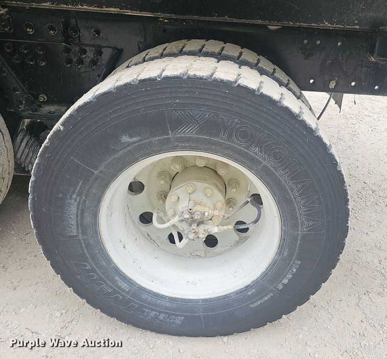 image for item EJ5623 2005 Peterbilt  357 dump truck