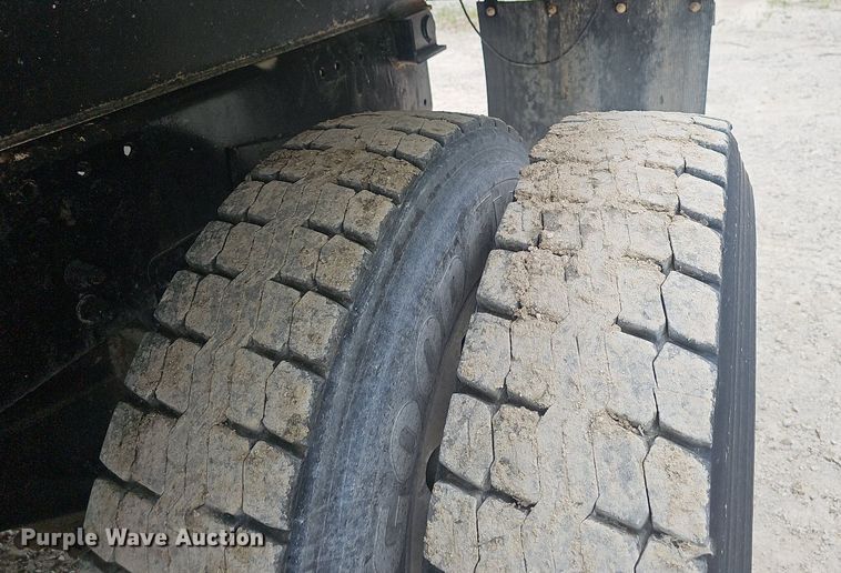 image for item EJ5623 2005 Peterbilt  357 dump truck