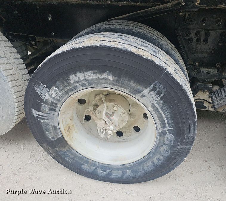 image for item EJ5623 2005 Peterbilt  357 dump truck