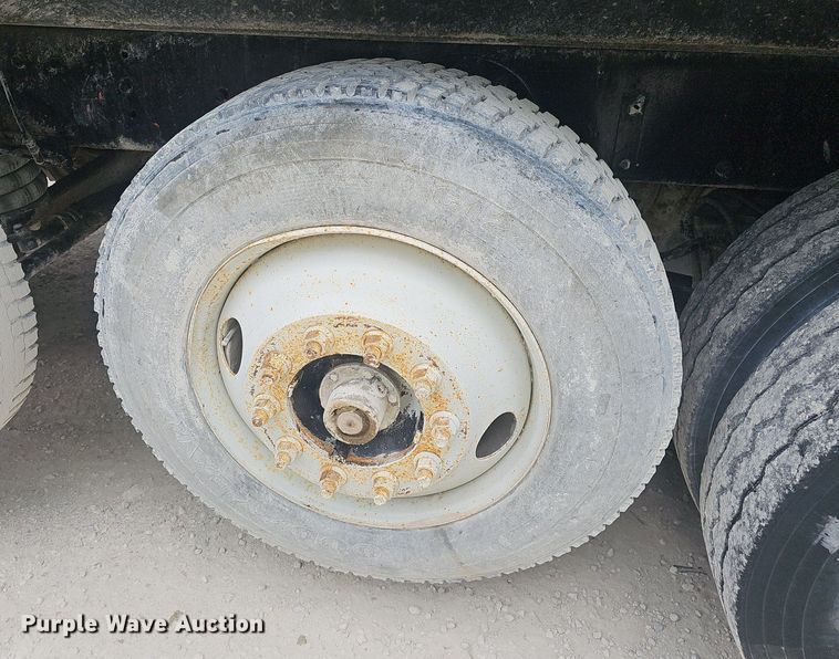 image for item EJ5623 2005 Peterbilt  357 dump truck