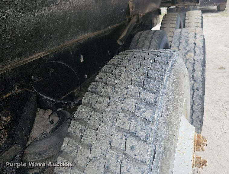 image for item EJ5623 2005 Peterbilt  357 dump truck