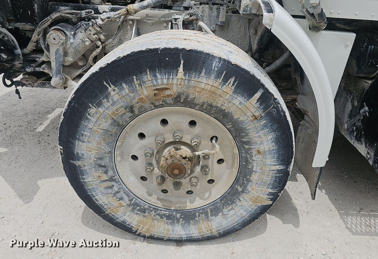 image for item EJ5623 2005 Peterbilt  357 dump truck