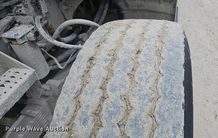 image for item EJ5623 2005 Peterbilt  357 dump truck