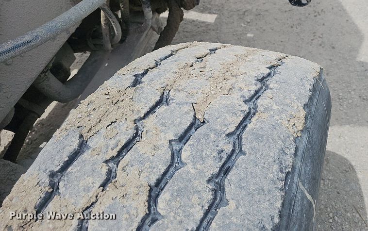 image for item EJ5623 2005 Peterbilt  357 dump truck