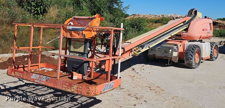 image for item EJ5625 JLG 600S boom lift