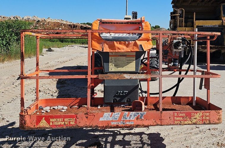 image for item EJ5625 JLG 600S boom lift