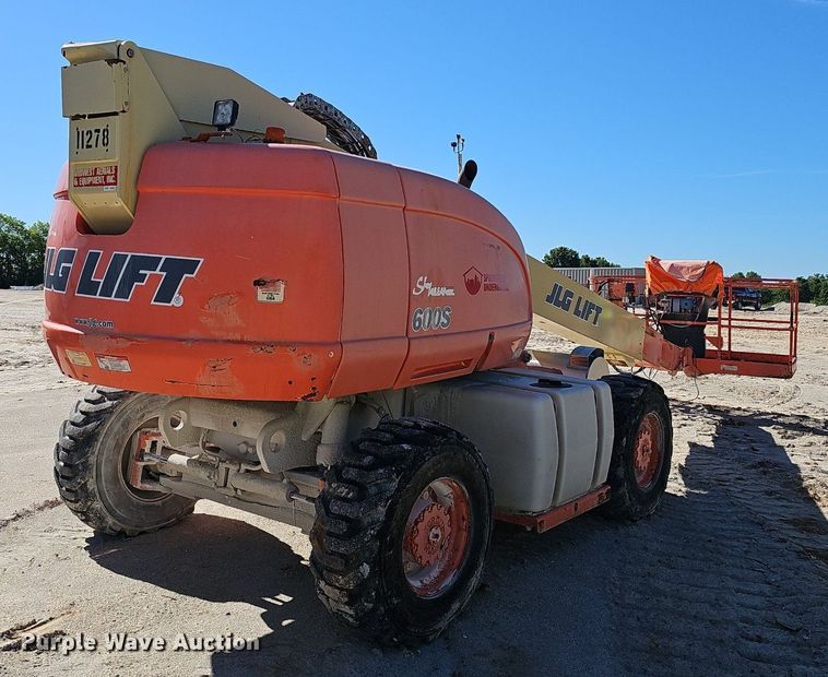 image for item EJ5625 JLG 600S boom lift