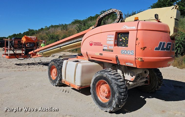 image for item EJ5625 JLG 600S boom lift