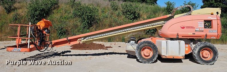 image for item EJ5625 JLG 600S boom lift