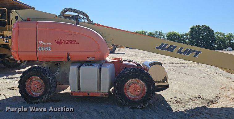 image for item EJ5625 JLG 600S boom lift