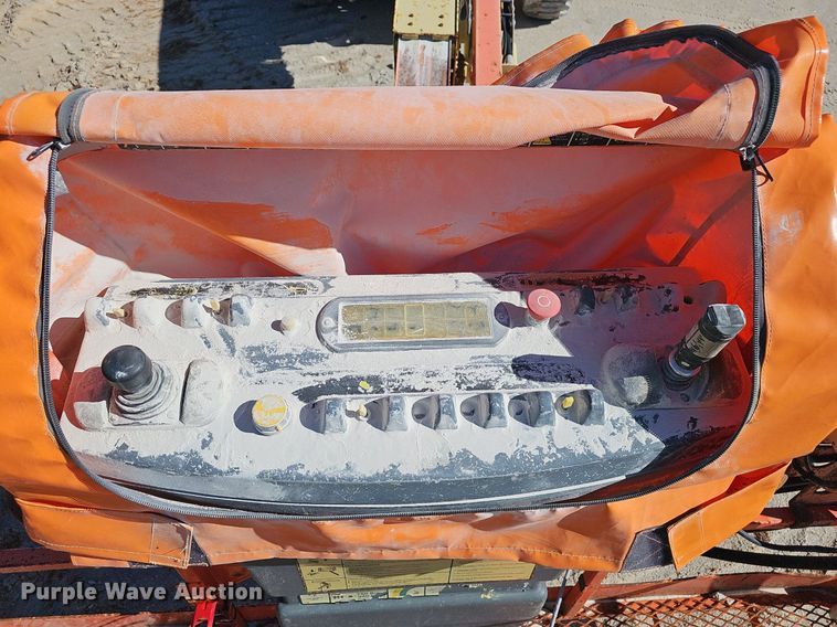 image for item EJ5625 JLG 600S boom lift