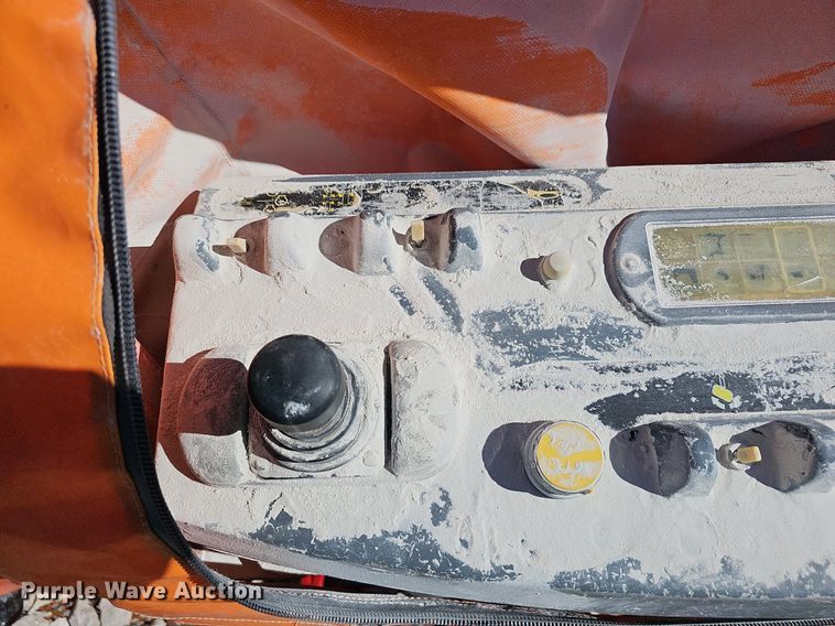 image for item EJ5625 JLG 600S boom lift