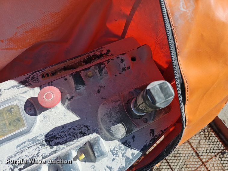 image for item EJ5625 JLG 600S boom lift