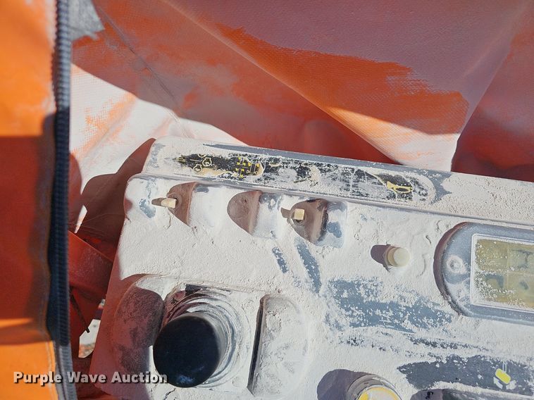 image for item EJ5625 JLG 600S boom lift