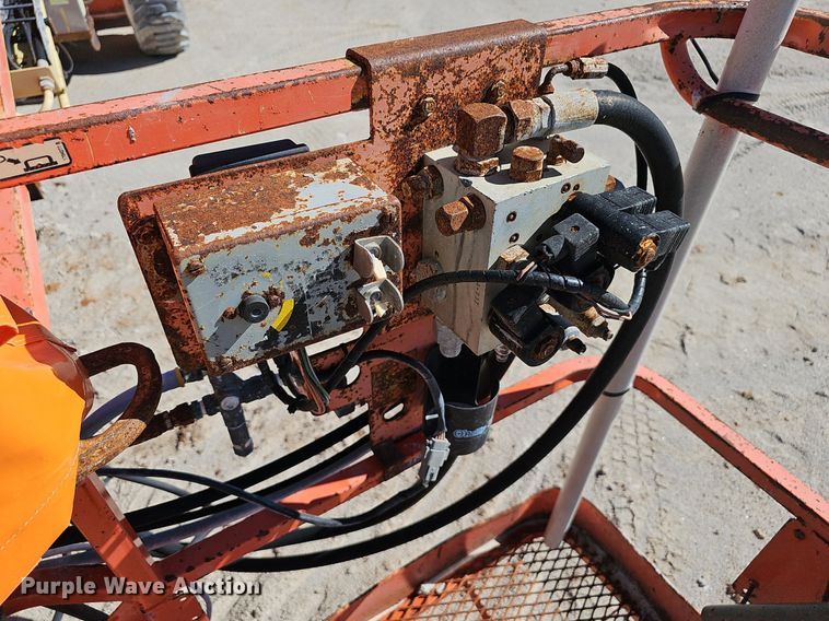 image for item EJ5625 JLG 600S boom lift