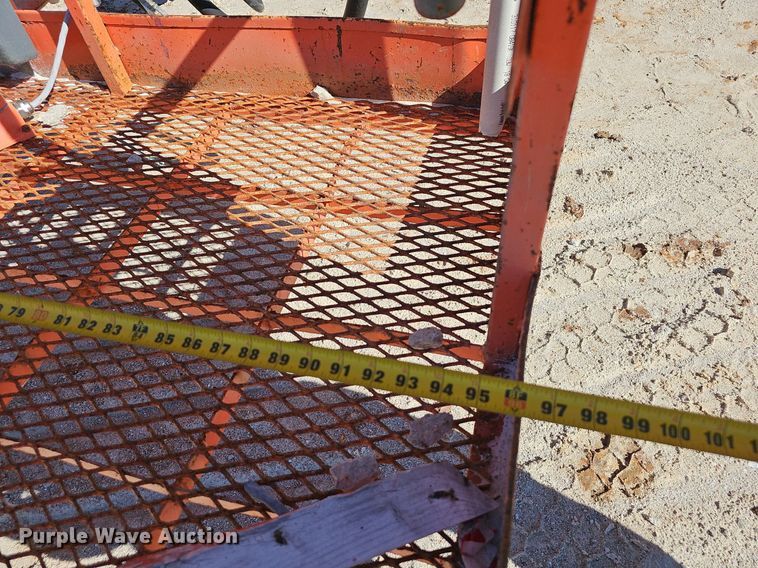 image for item EJ5625 JLG 600S boom lift