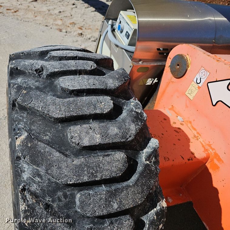 image for item EJ5625 JLG 600S boom lift