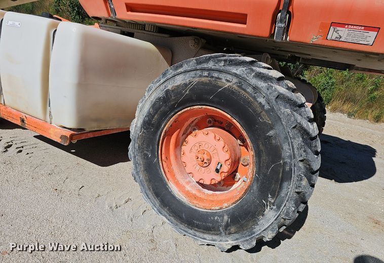 image for item EJ5625 JLG 600S boom lift