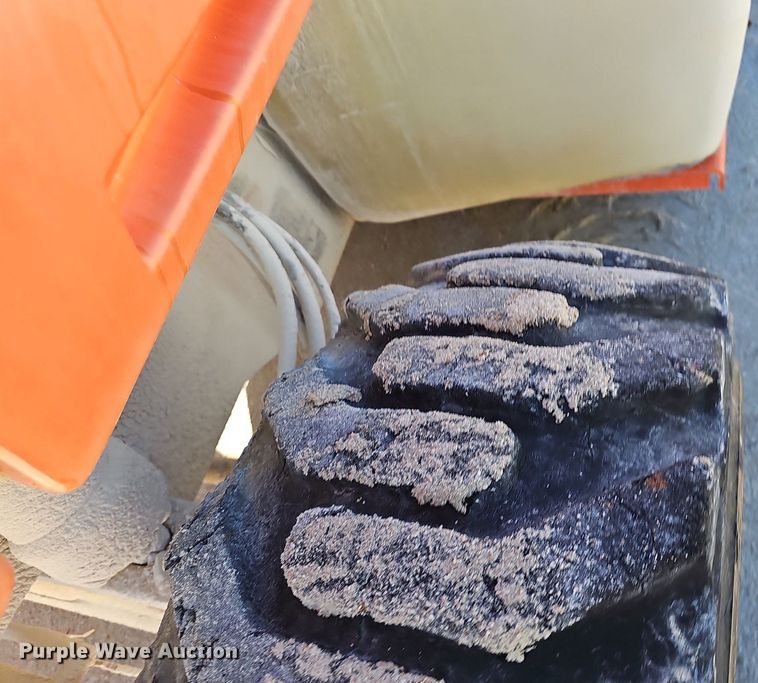 image for item EJ5625 JLG 600S boom lift