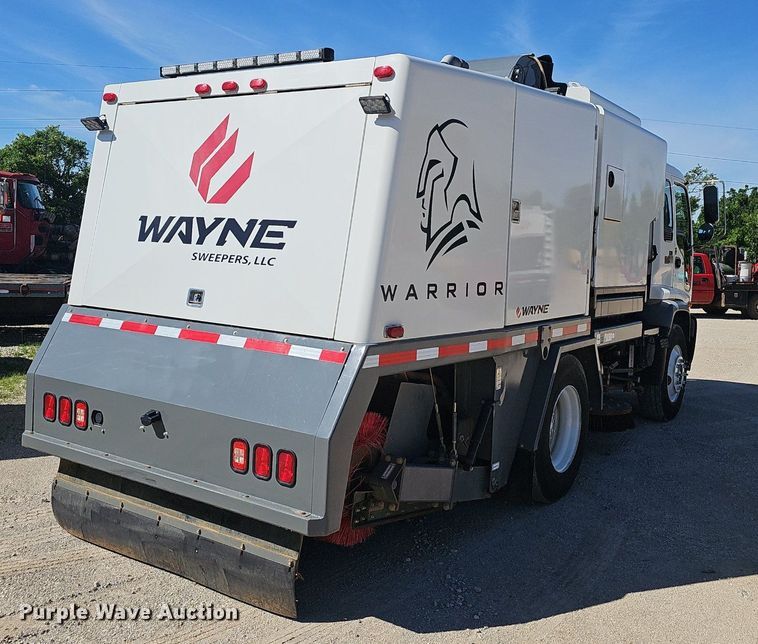 image for item EJ5629 2004 GMC T7500 street sweeper truck