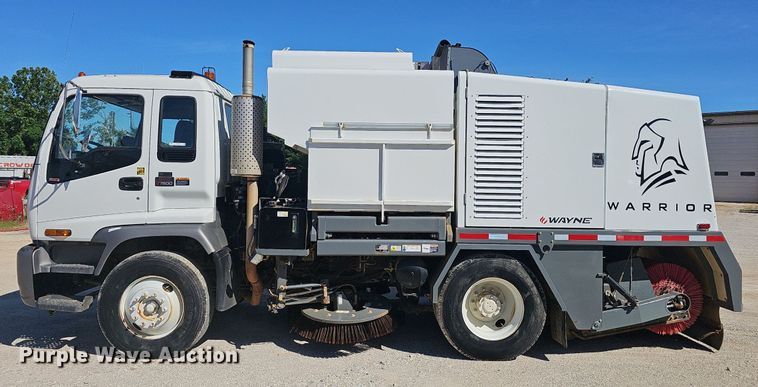 image for item EJ5629 2004 GMC T7500 street sweeper truck