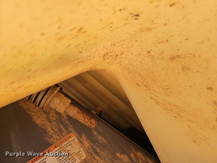 image for item EJ5629 2004 GMC T7500 street sweeper truck