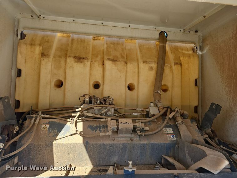 image for item EJ5629 2004 GMC T7500 street sweeper truck